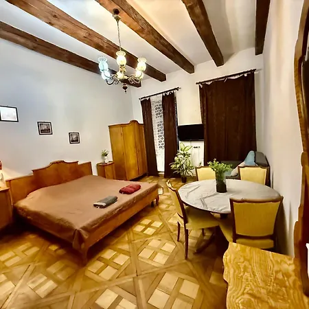 In The Customs Square Daire Lviv